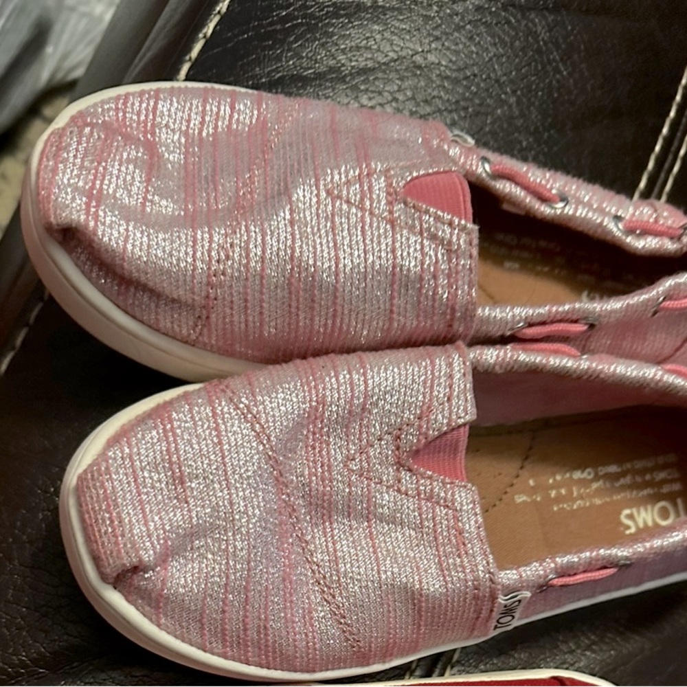 Toms